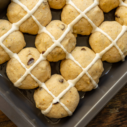 Hot cross buns (veľkonočné buchtičky)