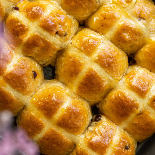 Hot cross buns (veľkonočné buchtičky)