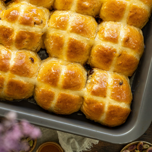 Hot cross buns (veľkonočné buchtičky)