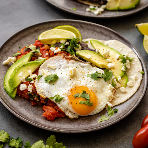 Huevos rancheros (rančerské vajcia)