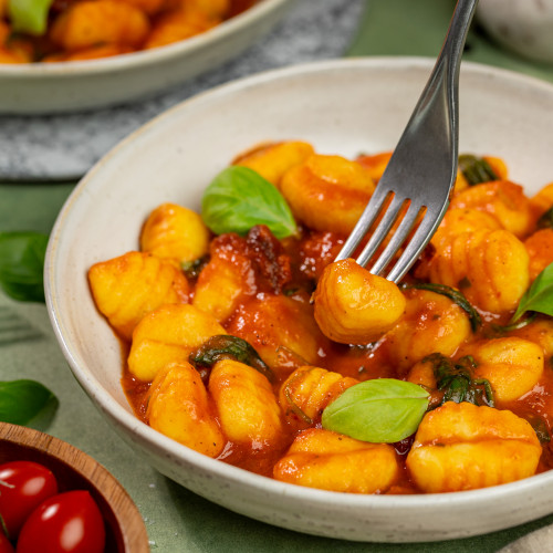 Vegánske gnocchi so sušenými rajčinami